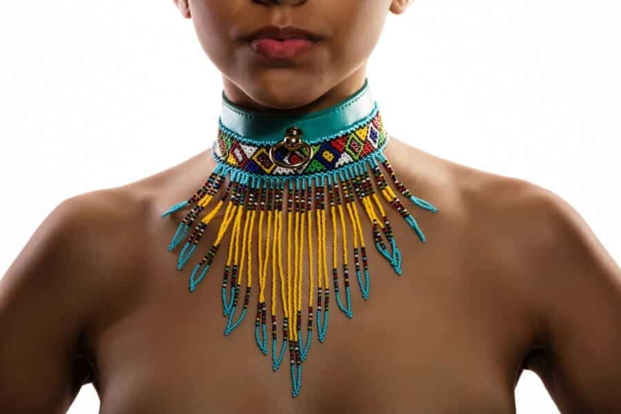 Shiri Zinn - Blauwe Halsband
