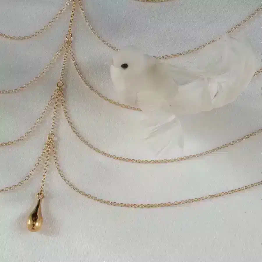 Sylvie Monthule Borstsieraad Draped Chains Goud 3