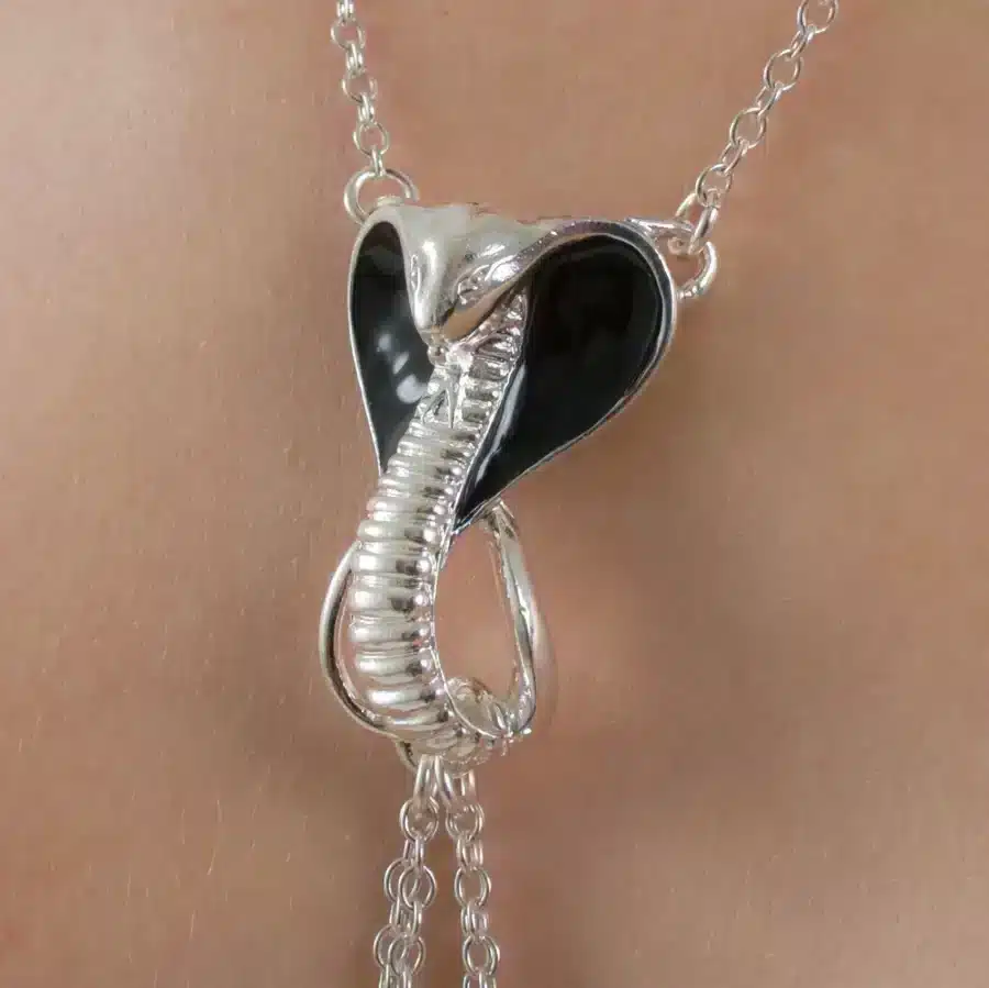 Sylvie Monthulé - Borstsieraad Sacred Cobra | Zilver