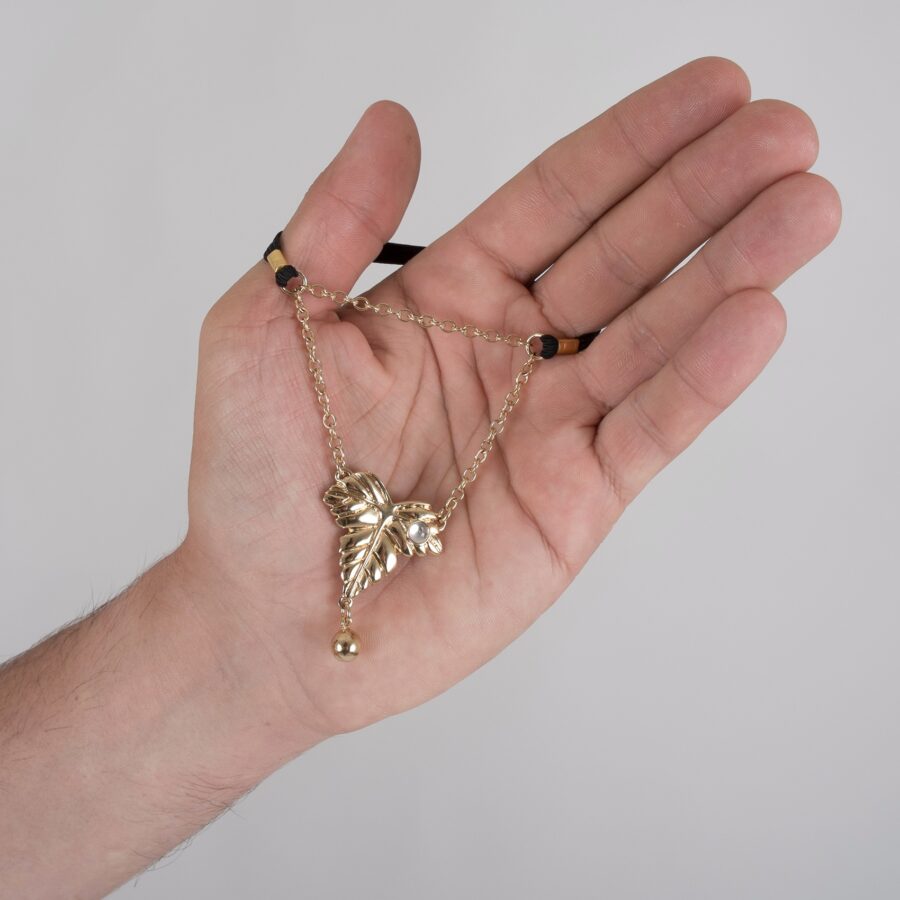 Sylvie Monthulé - Testikel Sieraad Gold Leaf